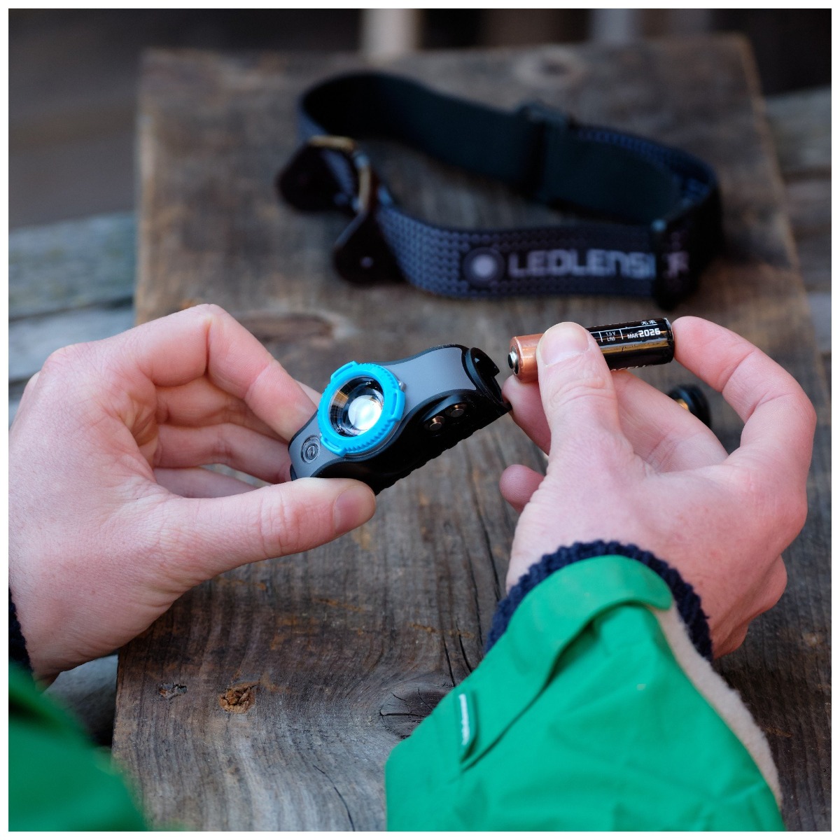 Lanterna de cap LEDLENSER MH5 Gri-Negru Reincarcabila 400lm raza luminoasa 200m