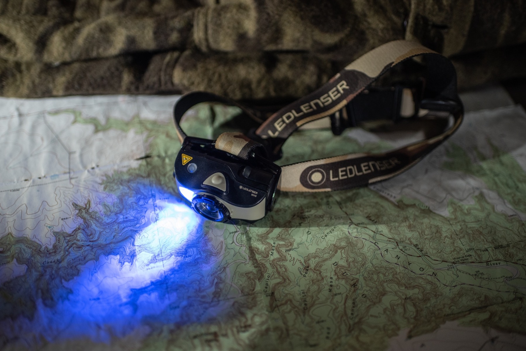 Lanterna de cap LEDLENSER MH8 Neagra Reincarcabila 600lm raza luminoasa 200m (accepta si 2 x Baterii AA)